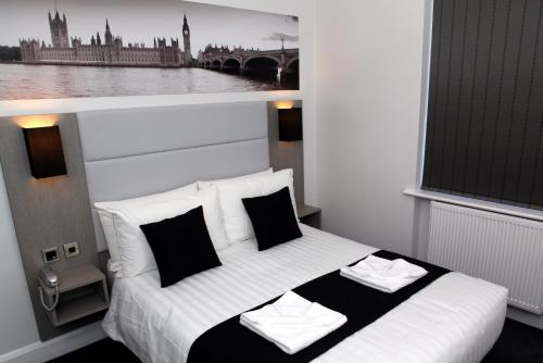 The Omega Hotel - main image