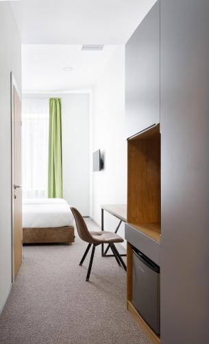 Custos Riverside Hotel - image 4