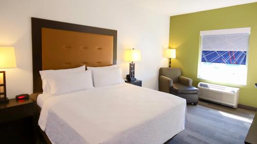 Holiday Inn Express & Suites Ironton an IHG Hotel - image 10