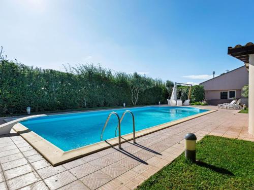 Garden View Villa in Ragusa with Private Pool
