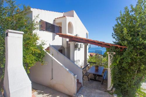 Apartment in Maslinica 