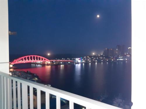 Balcony/terrace, Sunrise-Hotel 11F 주니어스위트( 1.5룸-35㎡)  바다와 호수-뷰 in Sokcho-si
