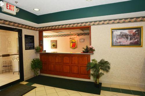 Lobby, Super 8 By Wyndham Athens in Athens (OH)