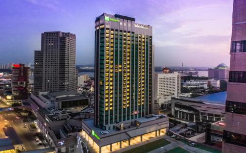 Exterior view, Holiday Inn Johor Bahru City Centre near Sultan Abu Bakar State Mosque