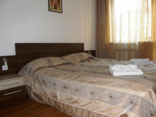 One-Bedroom Apartment with Balcony