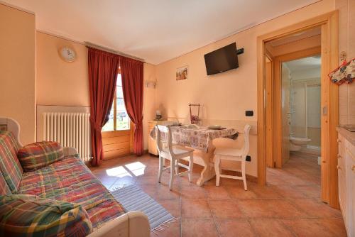 One-Bedroom Apartment image 7