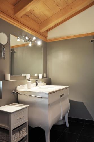 Chalet Edelweiss Breathtaking Glacier View - main image