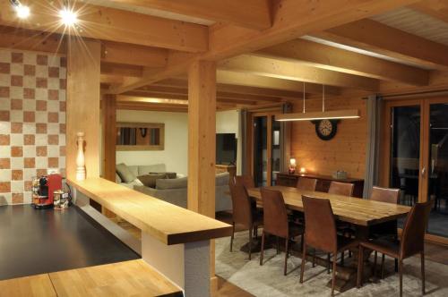 Chalet Edelweiss Breathtaking Glacier View - image 9