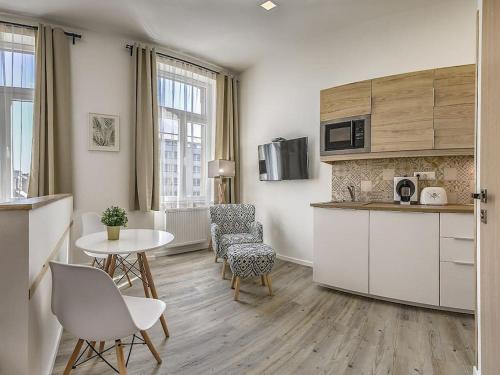 Glam Downtown Apartments - image 5