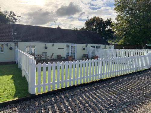 Woodpecker Cottage At Frog Trotters Cottages