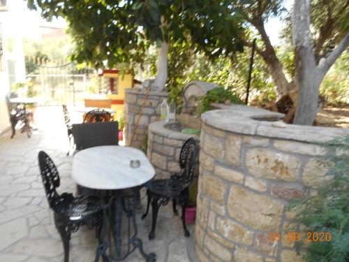  Melios Rooms in Petalidi
