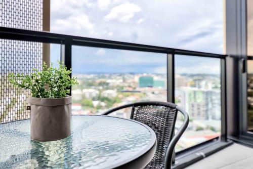 KOZYGURU FORTITUDE VALLEY HIGH LEVEL 2 BED APT + FREE PARKING QFV179-2612
