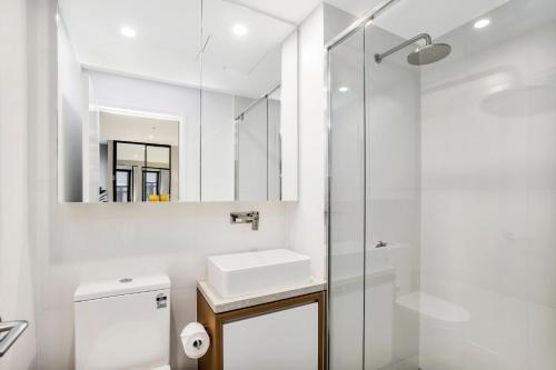 KOZYGURU FORTITUDE VALLEY DESIGNER GRADE 2 BED APT FREE PARKING QFV179-1401