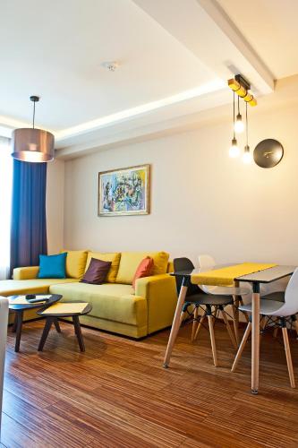 One-Bedroom Apartment image 6