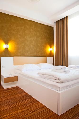 One-Bedroom Apartment image 3