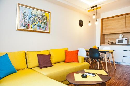 One-Bedroom Apartment image 2