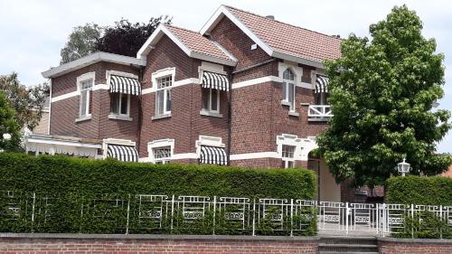 VillaEnzo - ELEGANT HERENHUIS - 14P - 6SLPK - SAUNA - INFRAR CABINE - OFYR BBQ - 15MIN Maastricht