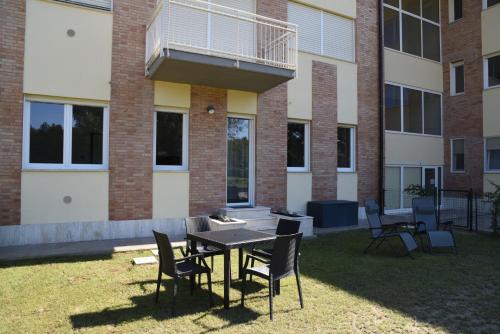  Residence Il Piviere app 7 with private garden in Calambrone