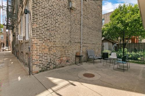 Exterior view, 2BR Comfy and Stylish Apt in West Town - Erie 1R in West Town