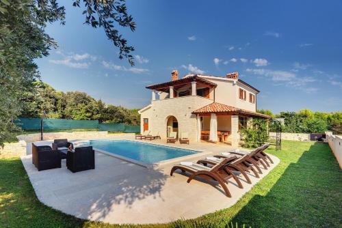 Four-Bedroom Villa image 8