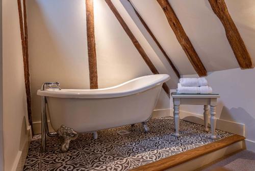 บริการและสิ่งอำนวยความสะดวก, The Sun Inn in เฟเวอร์ชาม