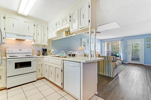 Deluna Court Getaway - image 9