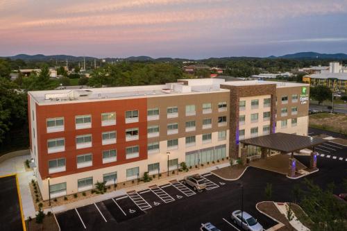 Holiday Inn Express & Suites - Roanoke – Civic Center