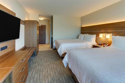 Holiday Inn Express & Suites - Roanoke – Civic Center