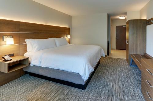 Holiday Inn Express & Suites - Roanoke – Civic Center