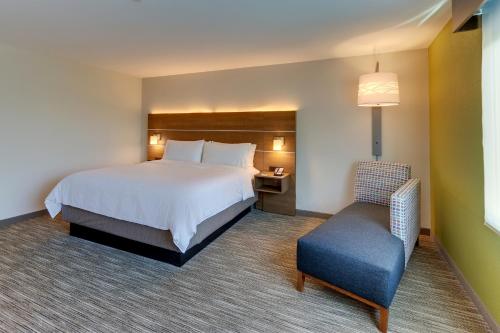 Holiday Inn Express & Suites - Roanoke – Civic Center in Roanoke, USA