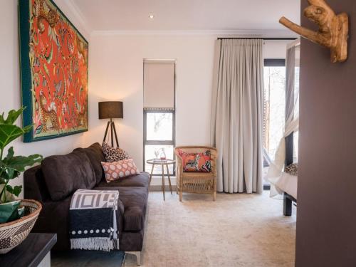 270557456 Safari Moon Luxury Bush Lodge