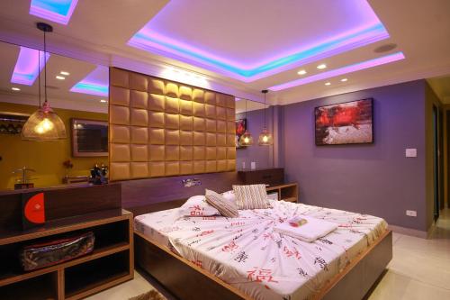 King Room image 9