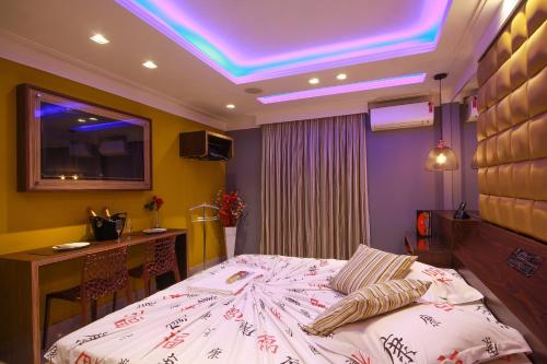 King Room image 8
