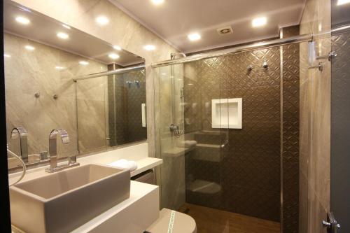 King Room image 7