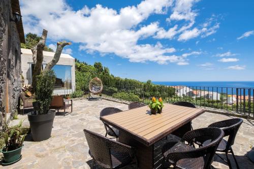 ระเบียง/ชานเรือน, Casa do Castanheiro - Nordeste, Açores (Casa do Castanheiro - Nordeste, Acores) in นอร์เดสเต