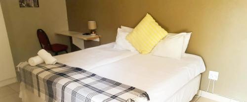 OFF-GRID Guest Twin-rooms in Sandton