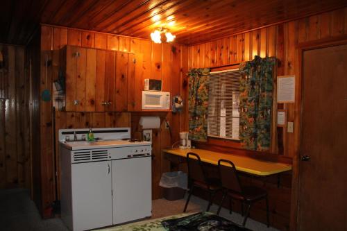 Hidden Rest Cabins - image 7