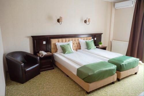 2 twin beds
