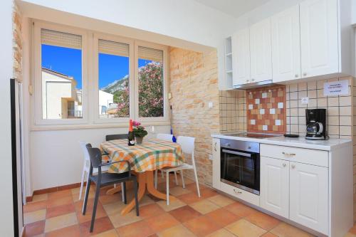 Apartments with a parking space Pisak Omis - 16239 - image 10