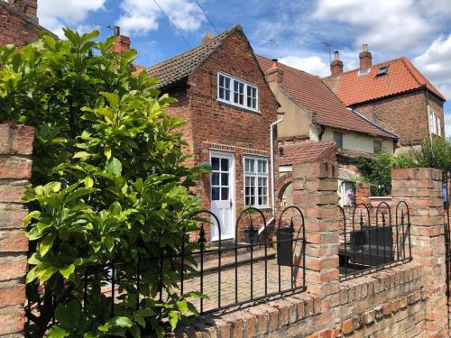 Grade Ii Listed Cottage South Of York