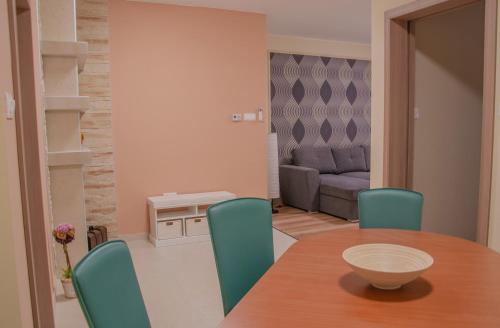 Oros House Apartmanhaz in Oroshaza