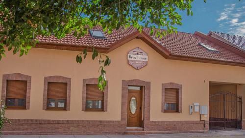 Oros House Apartmanhaz in Oroshaza