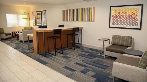 Holiday Inn Express & Suites Colorado Springs North, an IHG Hotel