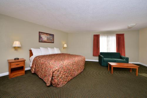 Standard King Room with Tub - Accessible/Smoking