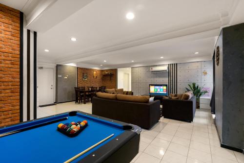 NEW! Fahrenheit Game Suite Pool Table (6-11 pax)