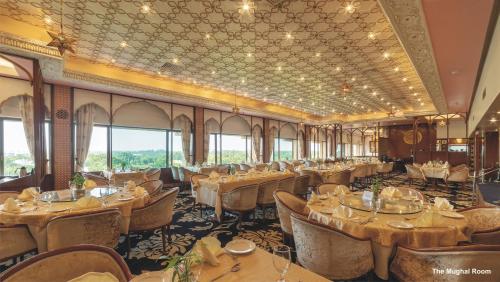 Hotel Clarks Shiraz, Agra