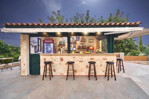 Dionysos Apartments & Studios