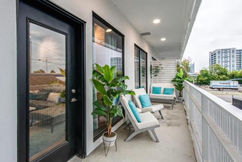 Illume - Stylish Suite for 6 - Heated Pool condo - image 8