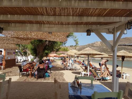 ISALOS ROOMS ON THE BEACH 5