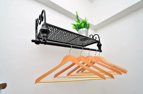 Menjalara Share House 中文房东-Room Only - image 5
